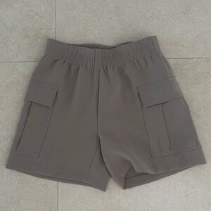 Aritzia Crepette Cargo Pocket Shorts in Taupe